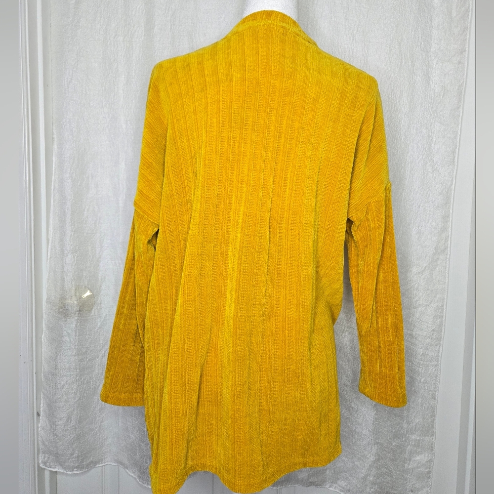 Heart Hips Sweater - Picture 2 of 2
